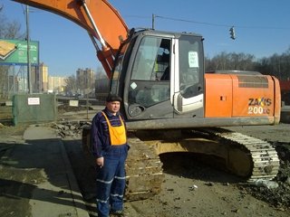 Гусеничный экскаватор Hitachi ZX 200